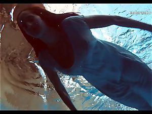 Piyavka Chehova yam-sized bouncy jiggly funbags underwater