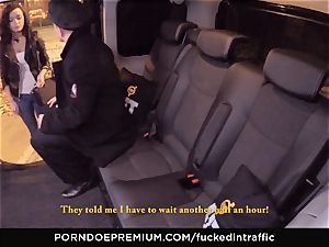 boned IN TRAFFIC - Daphne Klyde spunk adorned in car hook-up